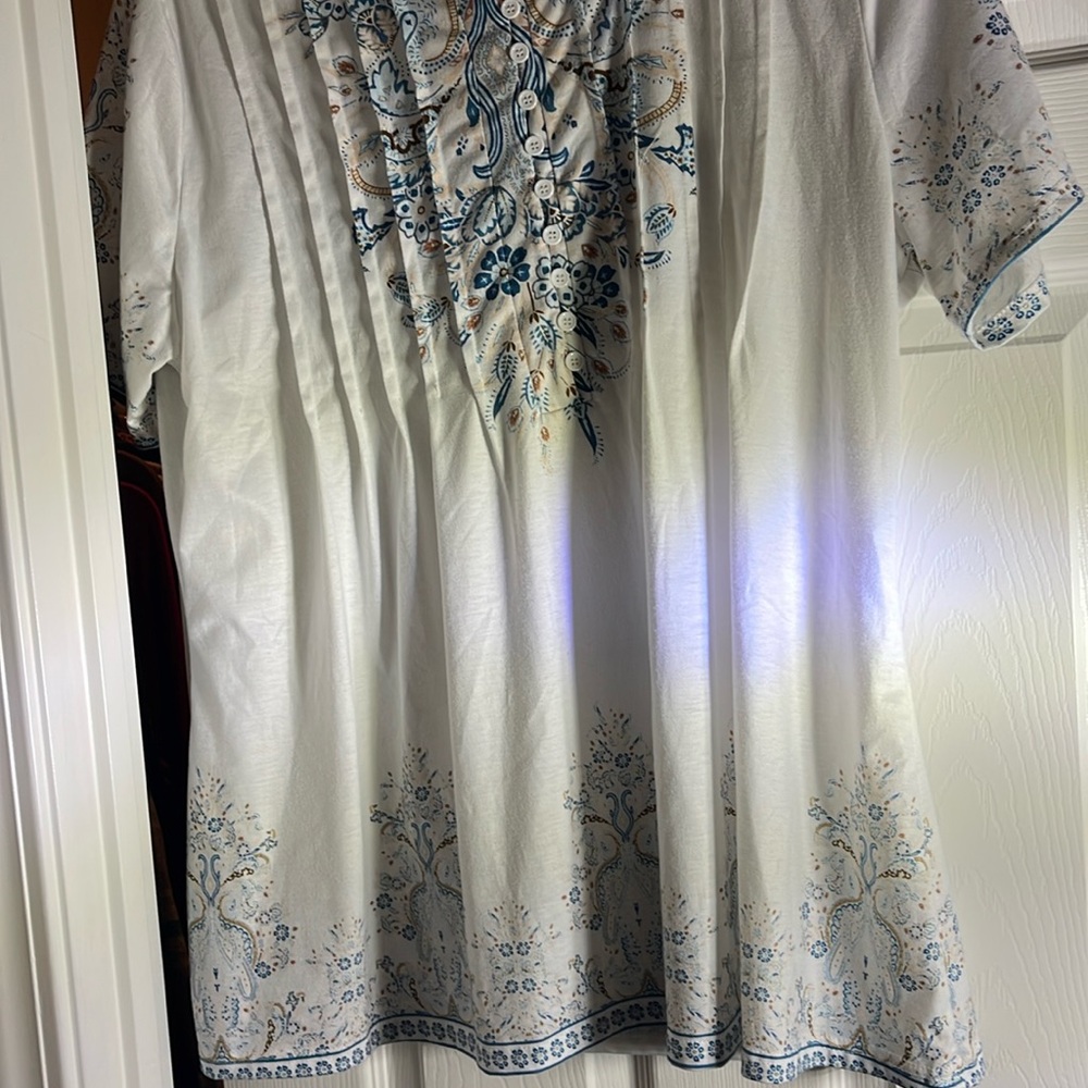 Short sleeve pleaded floral shirt 3xl.